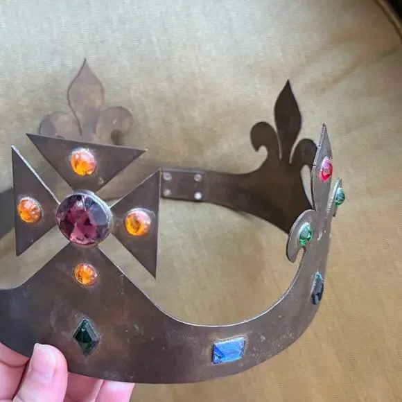 Metal jeweled prop crown - Picture 4 of 6